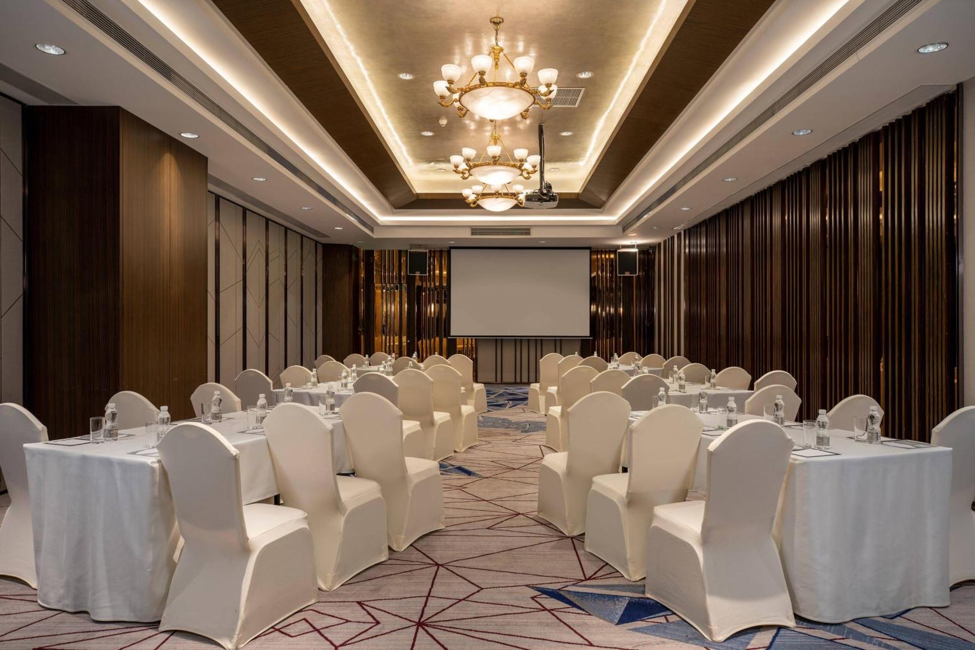 Renaissance Shenzhen Luohu Hotel Экстерьер фото