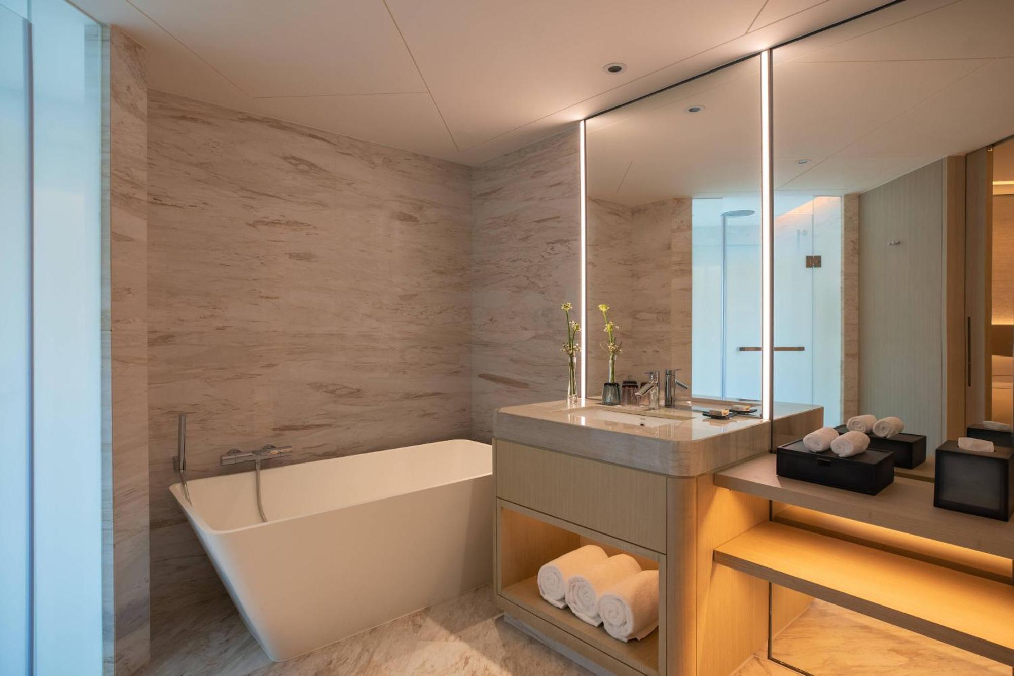 Renaissance Shenzhen Luohu Hotel Экстерьер фото