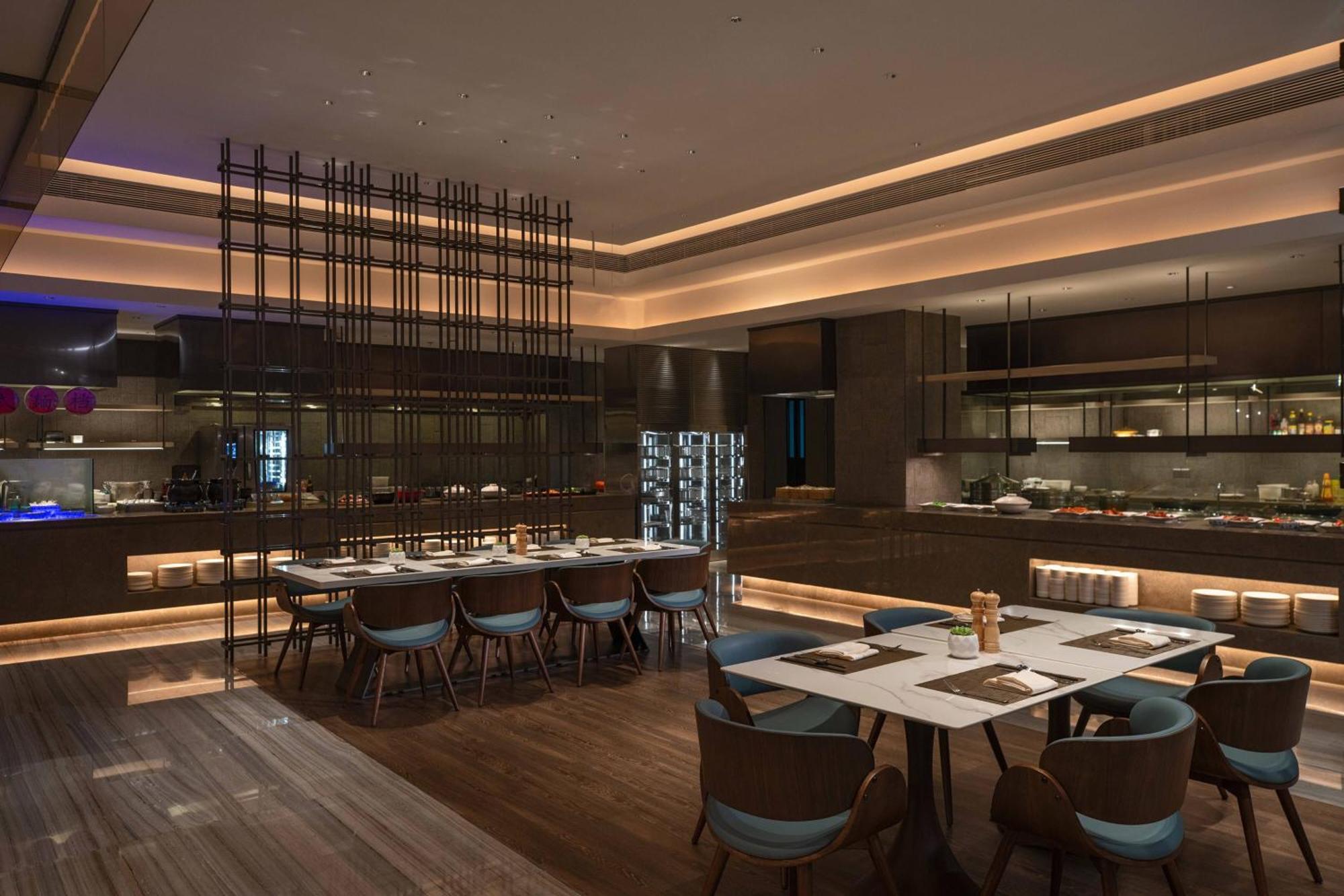 Renaissance Shenzhen Luohu Hotel Экстерьер фото