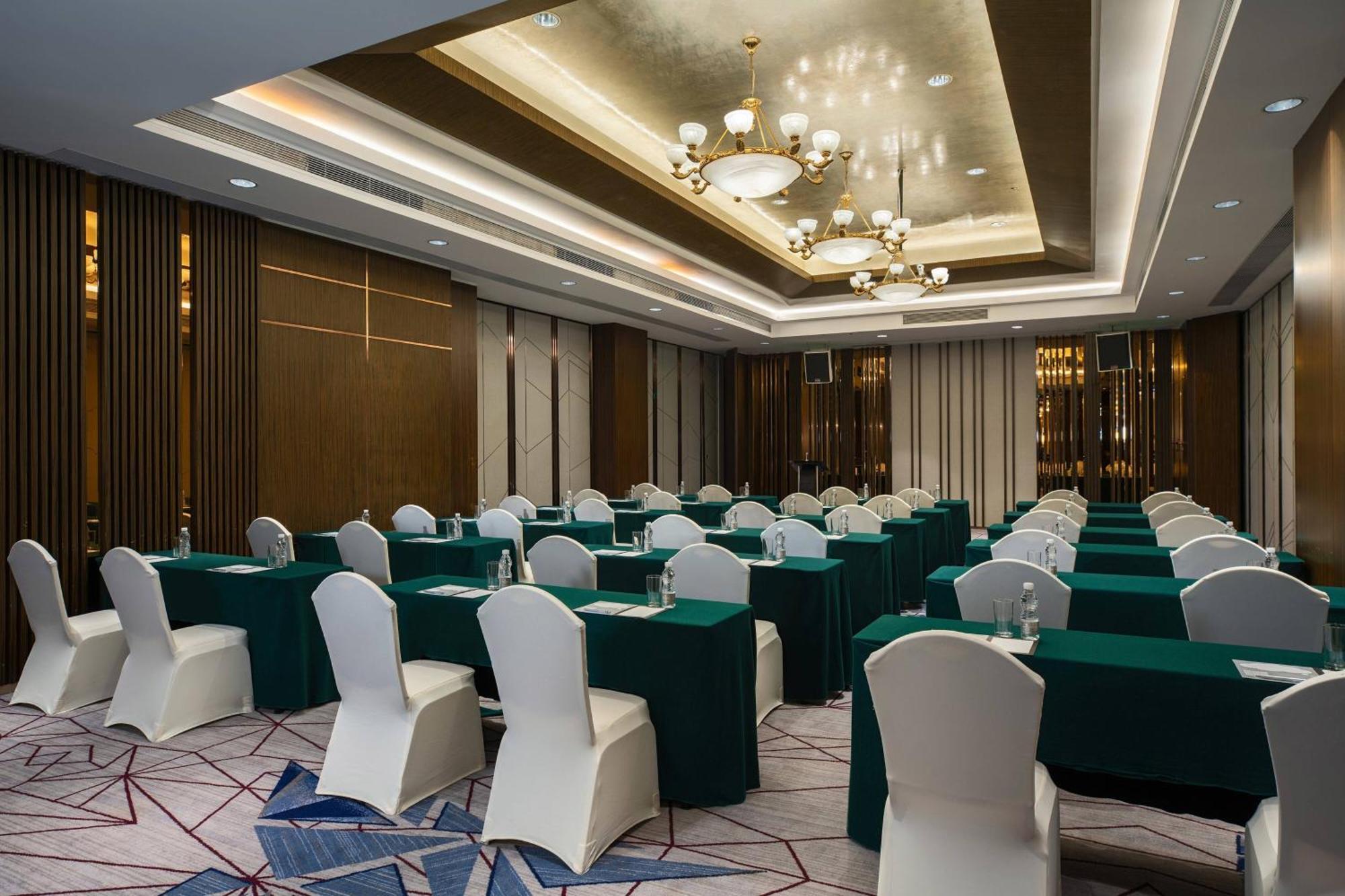 Renaissance Shenzhen Luohu Hotel Экстерьер фото