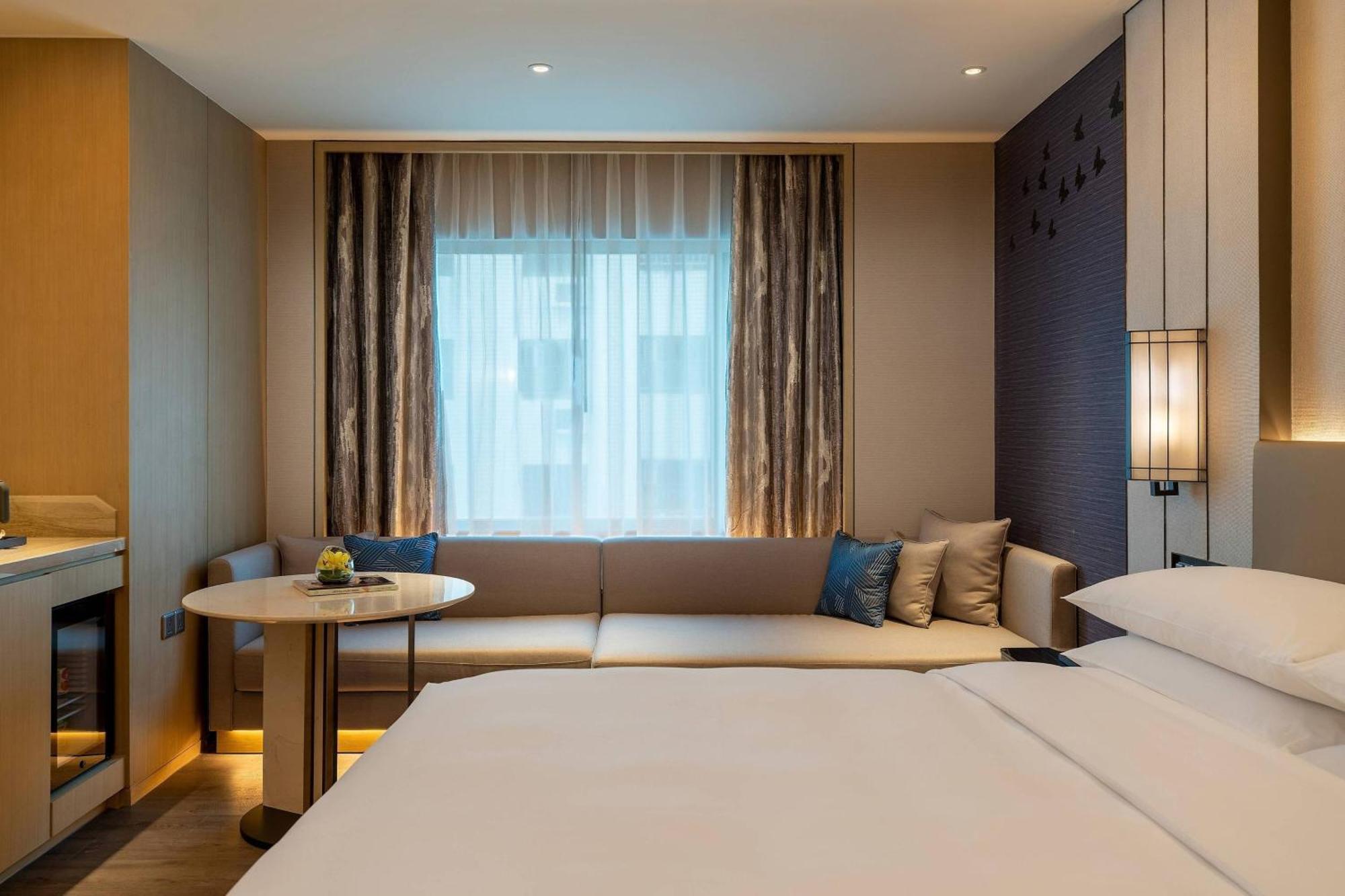 Renaissance Shenzhen Luohu Hotel Экстерьер фото
