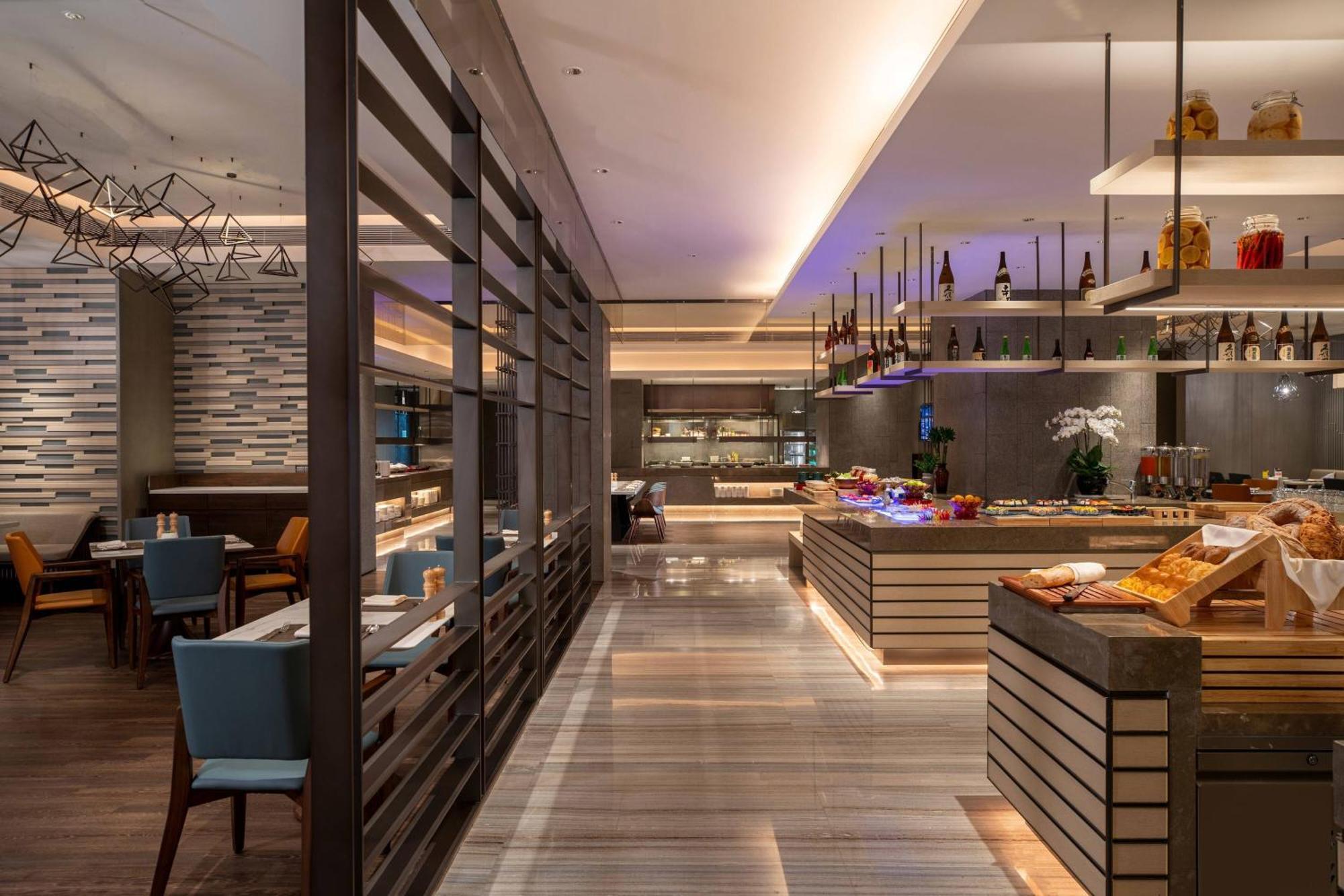 Renaissance Shenzhen Luohu Hotel Экстерьер фото