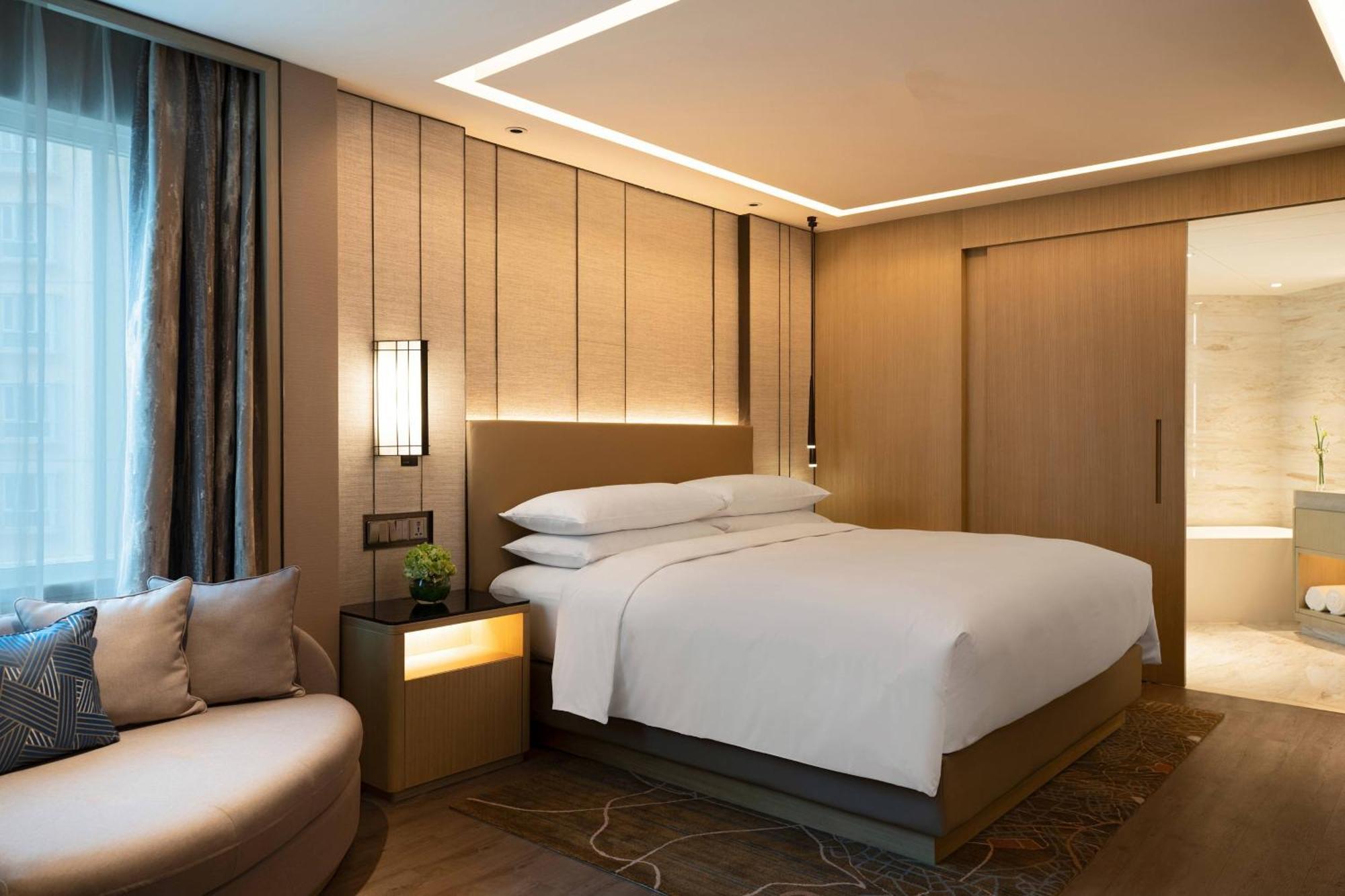 Renaissance Shenzhen Luohu Hotel Экстерьер фото
