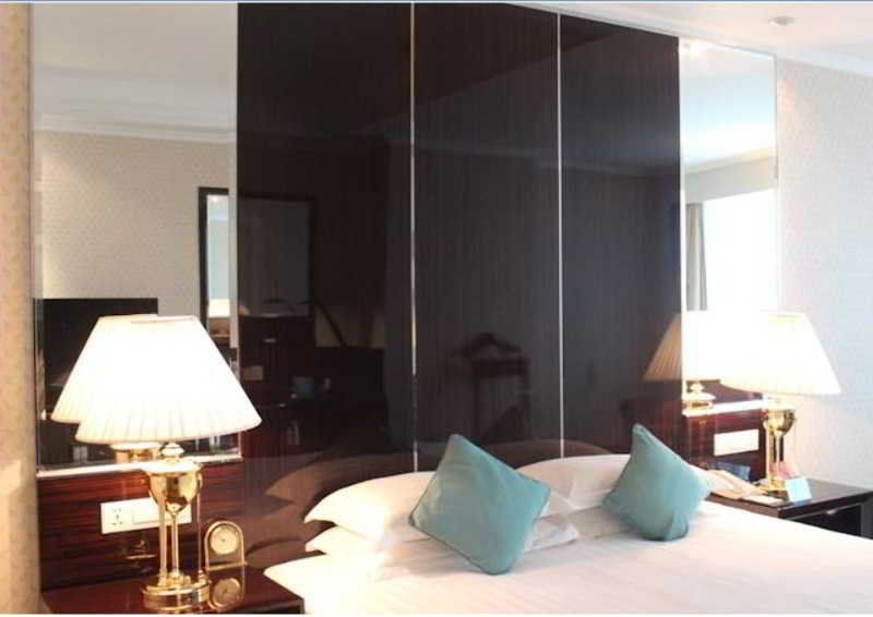 Renaissance Shenzhen Luohu Hotel Экстерьер фото
