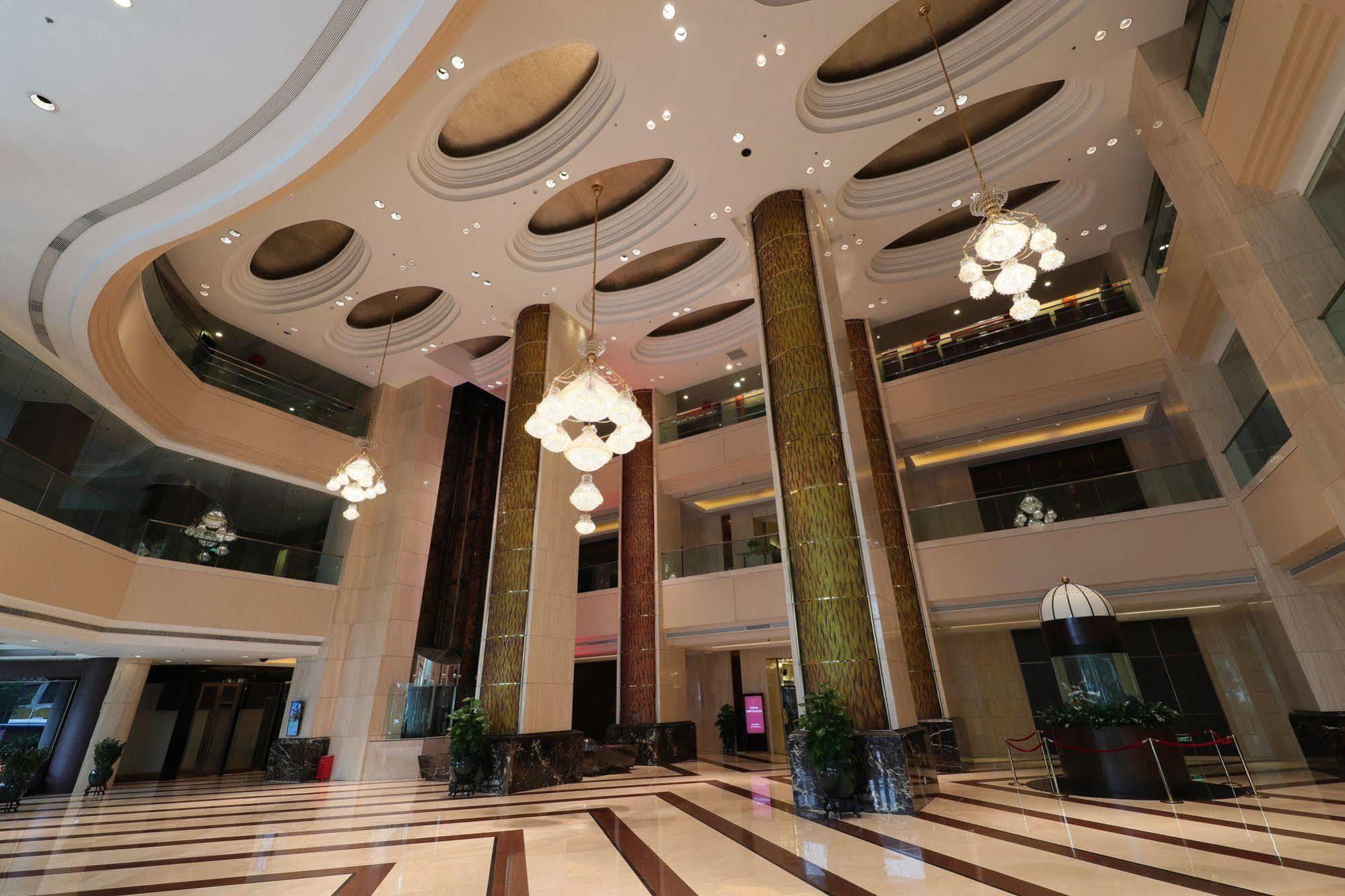Renaissance Shenzhen Luohu Hotel Экстерьер фото
