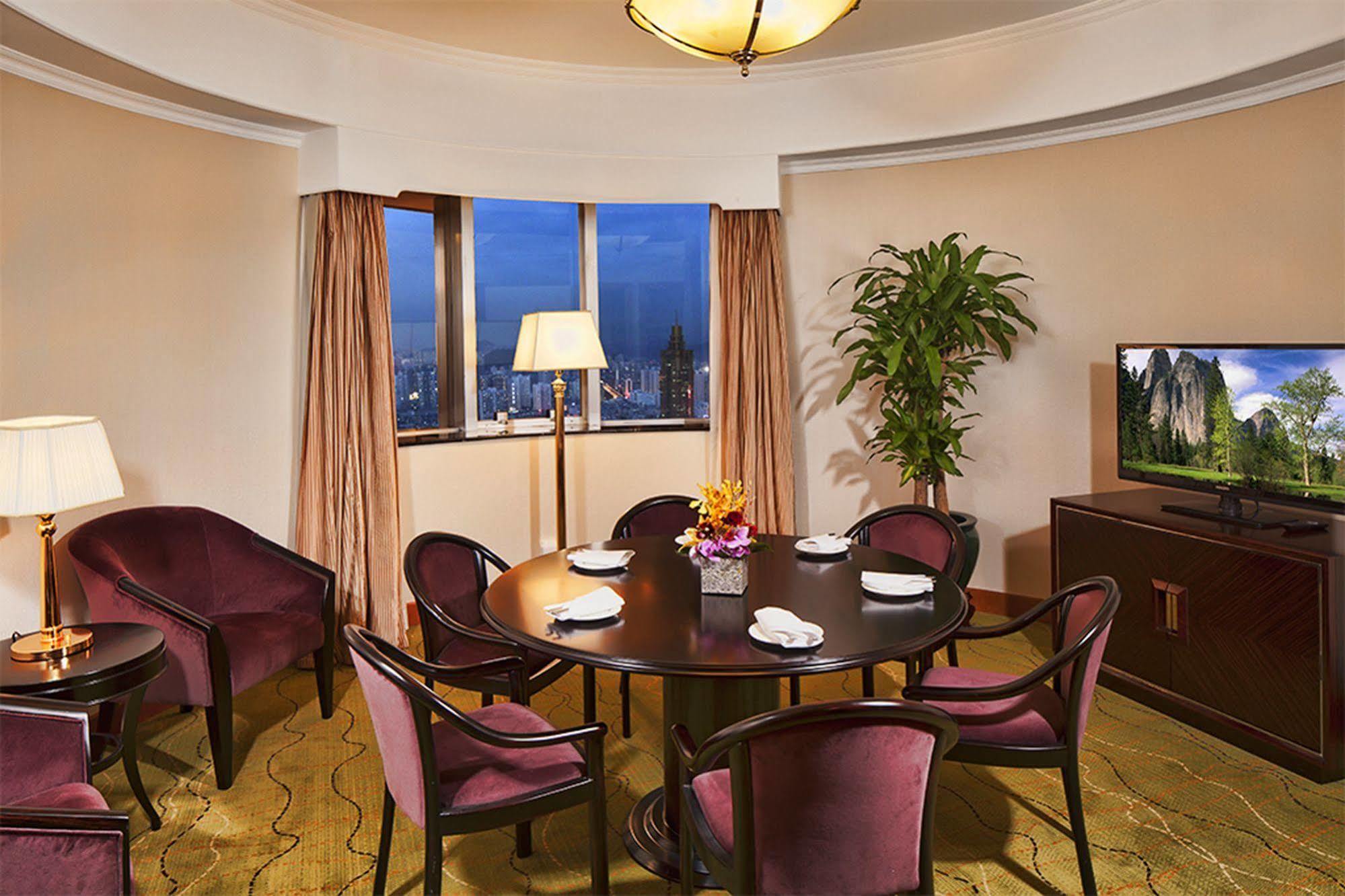 Renaissance Shenzhen Luohu Hotel Экстерьер фото