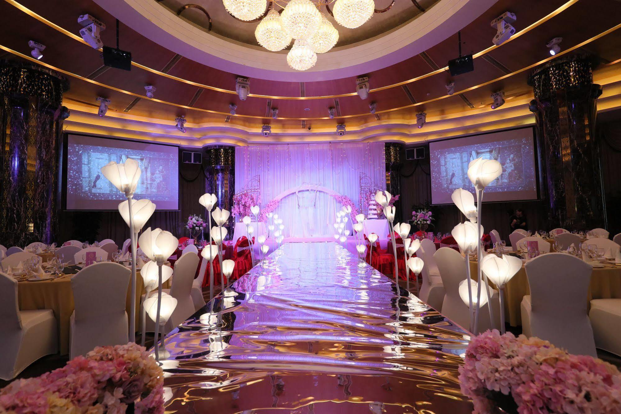 Renaissance Shenzhen Luohu Hotel Экстерьер фото